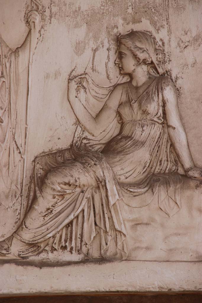 Ins. Or.I.2, Herculaneum. September 2017. Detail from plaster cast, showing the Oracle of Delphi.
Photo courtesy of Klaus Heese.